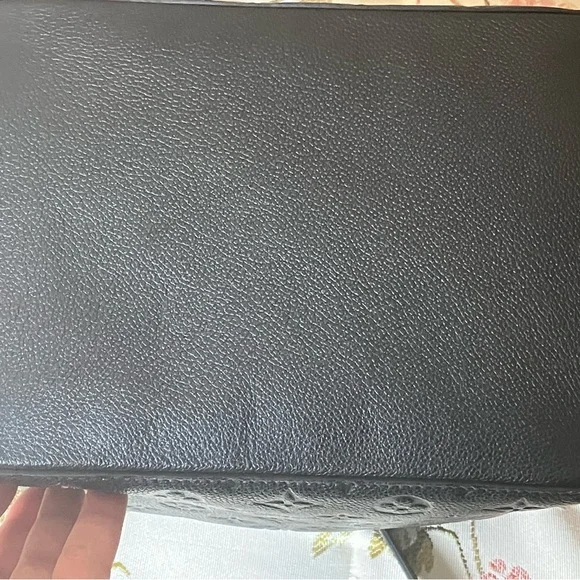 Louis Vuitton Neo Noe MM Empreinte - Picture 6 of 13